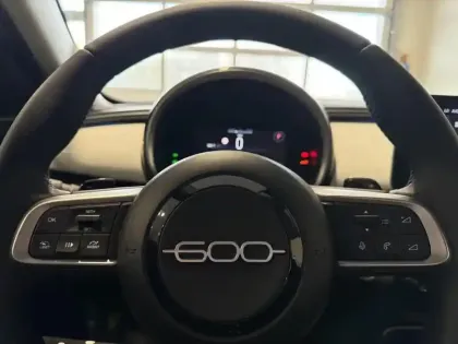 Photo 14 Fiat 600  1.2 Hybrid Turbo 110ch Pop eDCT6 Step 2