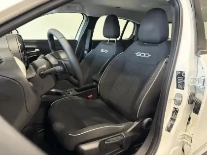 Photo 9 Fiat 600  1.2 Hybrid Turbo 110ch Pop eDCT6 Step 2