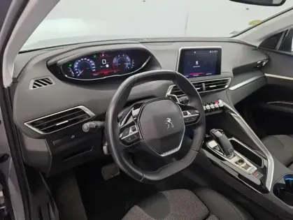 Photo 18 Peugeot 5008 2.0 BlueHDi 180ch Allure Business EAT8 Suréquipé + Toit Ouvrant + Attelage