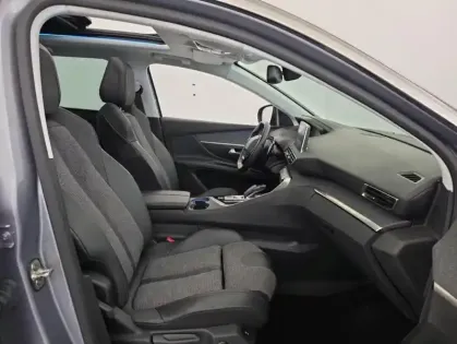 Photo 17 Peugeot 5008 2.0 BlueHDi 180ch Allure Business EAT8 Suréquipé + Toit Ouvrant + Attelage