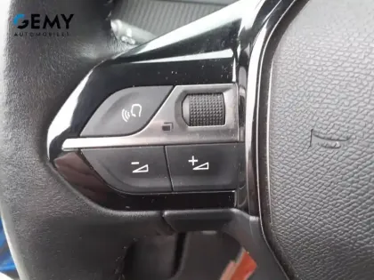 Photo 24 Peugeot 2008  PureTech 130 S&S BVM6