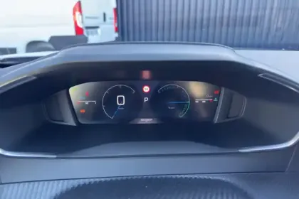 Photo 35 Peugeot 2008  Hybrid 145 ch e-DCS6