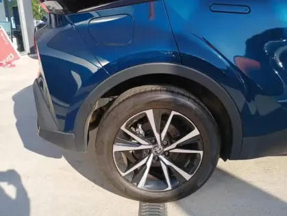 Photo 21 Toyota C-HR Hybride Rechargeable 225 Dynamic 5p
