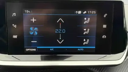 Photo 17 Peugeot 2008  PureTech 130 S&S EAT8