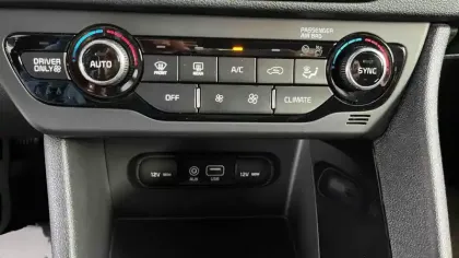 Photo 19 Kia Niro  1.6 GDi Hybride 141 ch DCT6