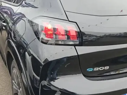 Photo 16 Peugeot 208  Electrique 50 kWh 136ch