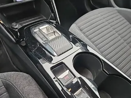 Photo 13 Peugeot 208  Electrique 50 kWh 136ch