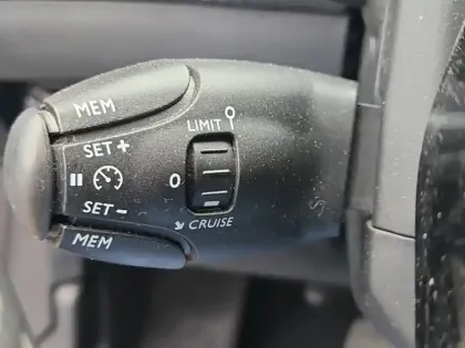 Photo 18 Peugeot 208  Electrique 50 kWh 136ch