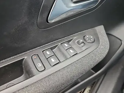 Photo 17 Peugeot 208  Electrique 50 kWh 136ch