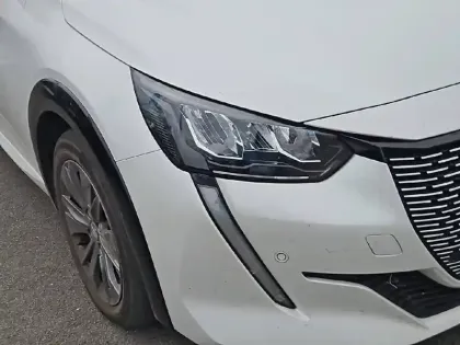 Photo 15 Peugeot 208  Electrique 50 kWh 136ch