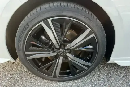 Photo 14 Peugeot 308  PureTech 130ch S&S EAT8