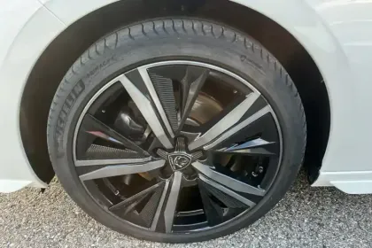 Photo 11 Peugeot 308  PureTech 130ch S&S EAT8