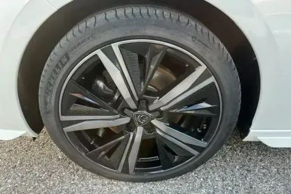 Photo 12 Peugeot 308  PureTech 130ch S&S EAT8