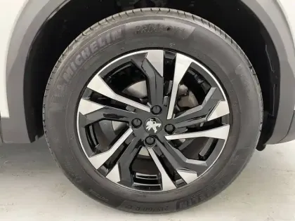 Photo 17 Peugeot 2008  PureTech 130 S&S EAT8
