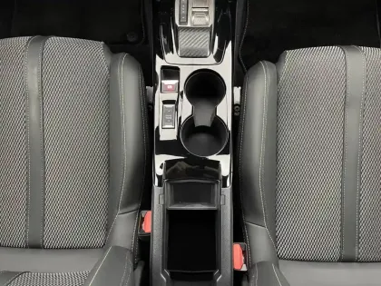 Photo 30 Peugeot 2008  Hybrid 136 e-DCS6