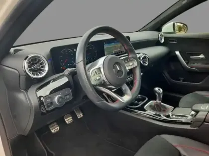 Photo 12 Mercedes Classe A 180 d Berline AMG Line