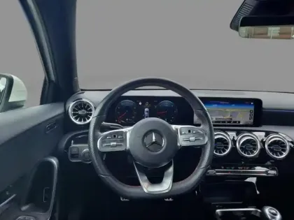 Photo 10 Mercedes Classe A 180 d Berline AMG Line