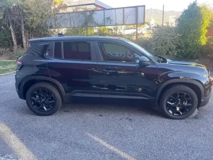 Photo 18 Jeep Avenger  1.2 Turbo T3 110ch MHEV Black Edition BVR6 eHybrid