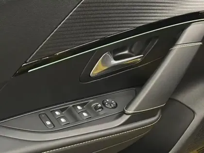 Photo 6 Peugeot 208  e- 136ch GT