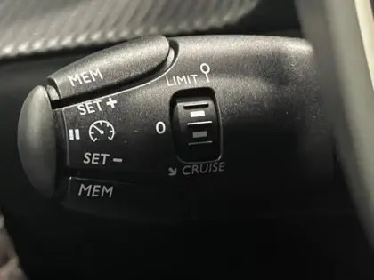 Photo 8 Peugeot 208  e- 136ch GT