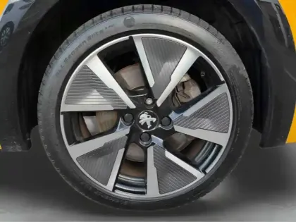 Photo 25 Peugeot 208  e- 136ch GT