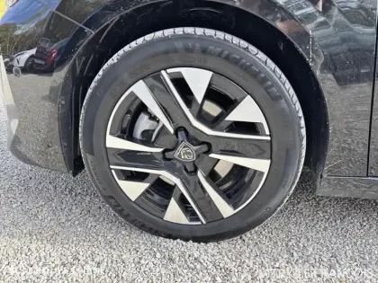 Photo 10 Peugeot 208  1.2 Hybrid 145ch Allure e-DCS6