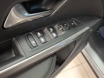 Photo 11 Peugeot 3008  Hybrid 145 e-DCS6