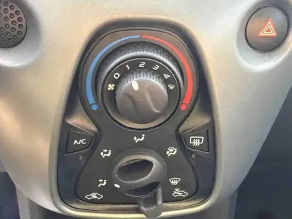 Photo 14 Toyota Aygo  1.0 VVT-i 69ch x-play x-shift 5p