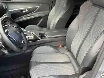 Photo 10 Peugeot 3008  HYBRID 225ch Allure e-EAT8