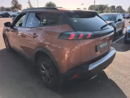 Photo 8 Peugeot 2008  PureTech 130 S&S EAT8