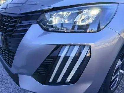 Photo 28 Peugeot 208  PureTech 100 S&S BVM6