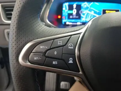 Photo 14 Renault Captur  E-Tech full hybrid 160 ch
