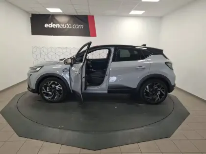 Photo 11 Renault Captur  E-Tech full hybrid 160 ch