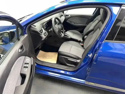 Photo 5 Renault Clio  E-Tech full hybrid 145 ch GSR2
