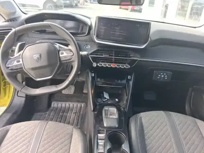 Photo 10 Peugeot 208  Hybrid 100 e-DCS6