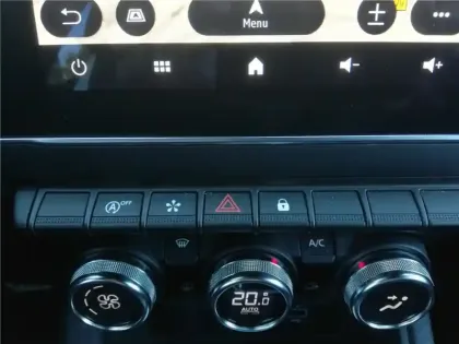 Photo 34 Renault Captur MILD HYBRID 160 EDC