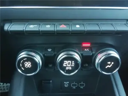 Photo 33 Renault Captur MILD HYBRID 160 EDC