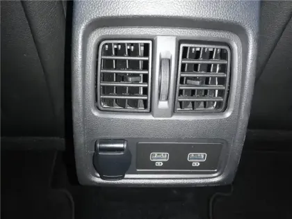 Photo 26 Renault Captur MILD HYBRID 160 EDC