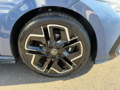 Photo 6 Volkswagen Golf  1.5 eTSI EVO2 116ch R-Line Edition DSG7