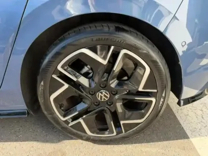 Photo 14 Volkswagen Golf  1.5 eTSI EVO2 116ch R-Line Edition DSG7