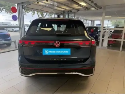 Photo 11 Volkswagen Tiguan  1.5 eTSI 150ch R-Line Edition DSG7