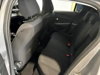 Photo 14 Peugeot 208  e- 136ch Style