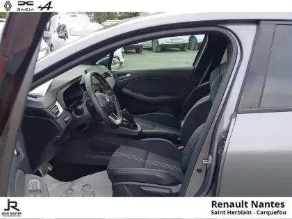 Photo 10 Renault Clio  1.6 E-Tech hybride 145ch Engineered