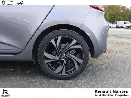 Photo 8 Renault Clio  1.6 E-Tech hybride 145ch Engineered