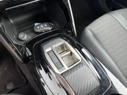 Photo 13 Peugeot 2008  Electrique 136 ch