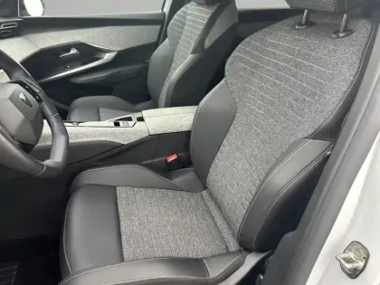 Photo 10 Peugeot 5008  Hybrid 145 ch e-DCS6
