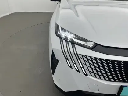 Photo 15 Peugeot 5008  Hybrid 145 ch e-DCS6