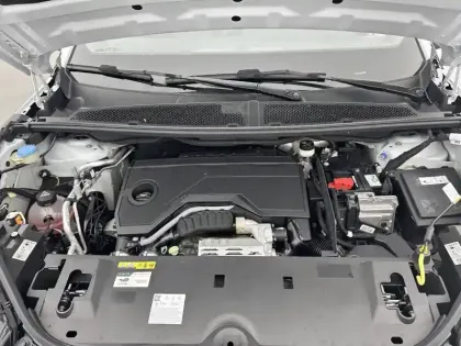 Photo 14 Peugeot 5008  Hybrid 145 ch e-DCS6