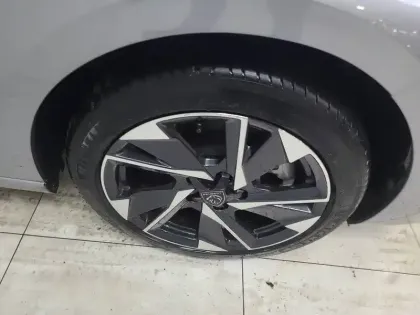 Photo 8 Peugeot 308  Hybrid 145 e-DCS6