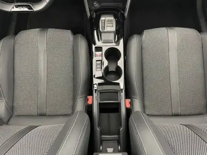 Photo 9 Peugeot 208  Hybrid 136 e-DCS6